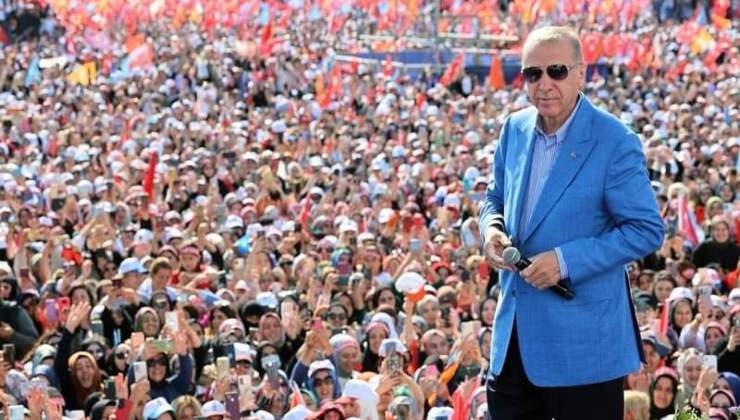 Erdogan comizio elettorale 