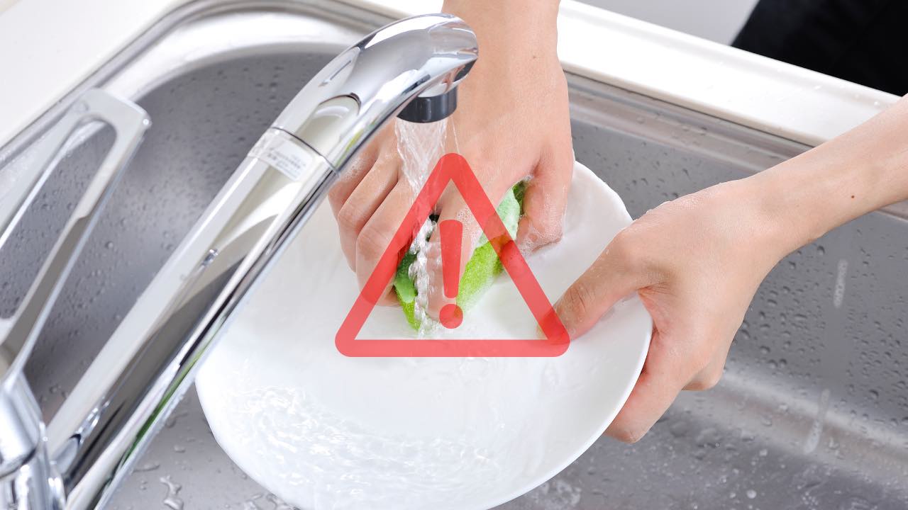 Lavare piatti acqua calda