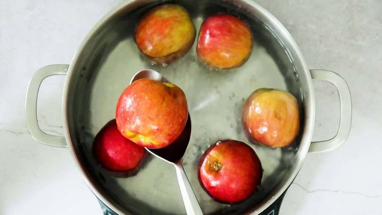 Metti 5 mele in un litro di acqua bollente e vedi che succede