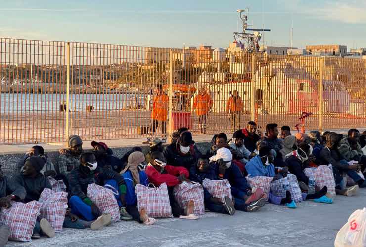 migranti in attesa