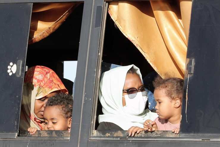 Donne con bambini del Sudan