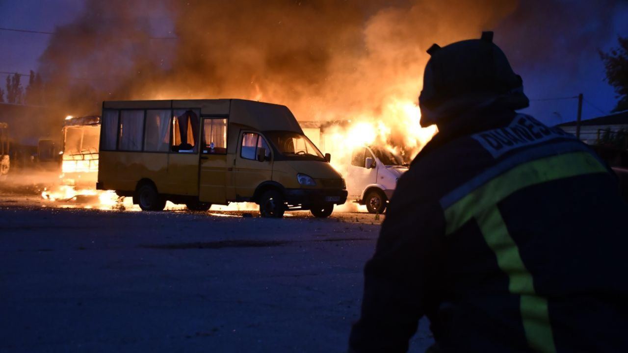 Incendio a Kherson dopo bombardamento
