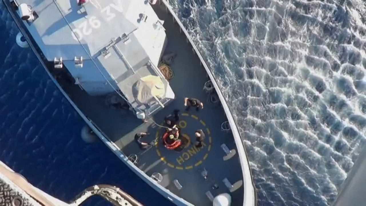 Intervento di salvataggio sull'imbarcazione naufragata nel Peloponneso