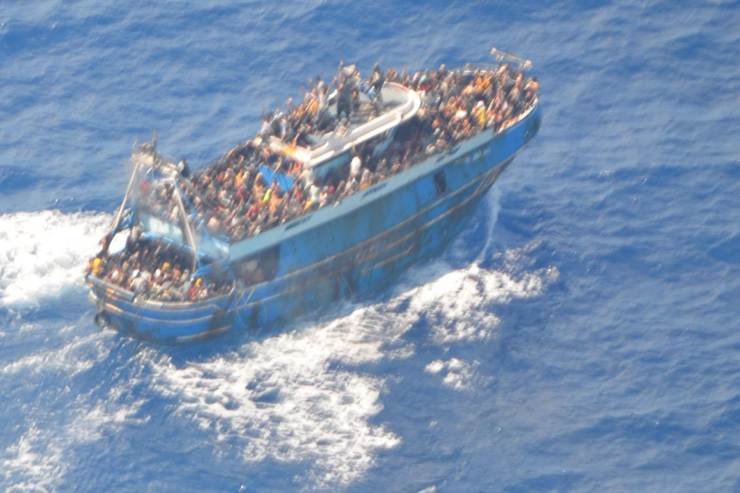Peschereccio con migranti a bordo