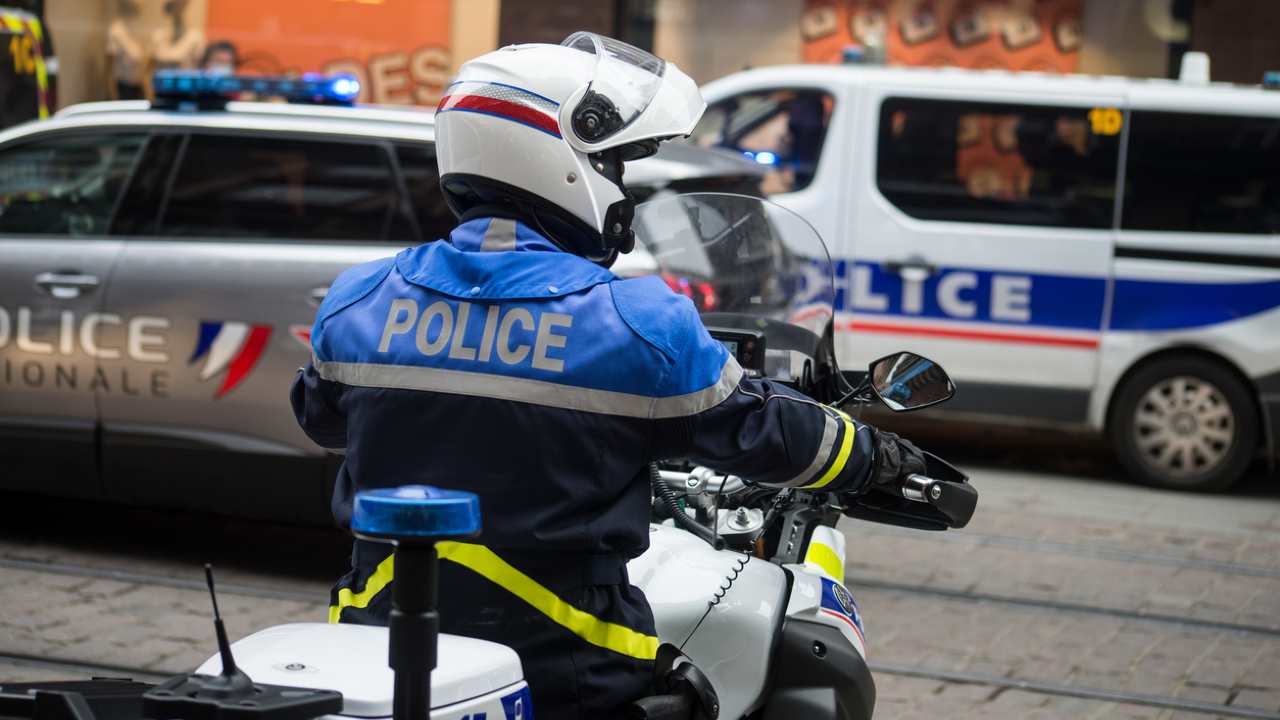Poliziotto francese in moto