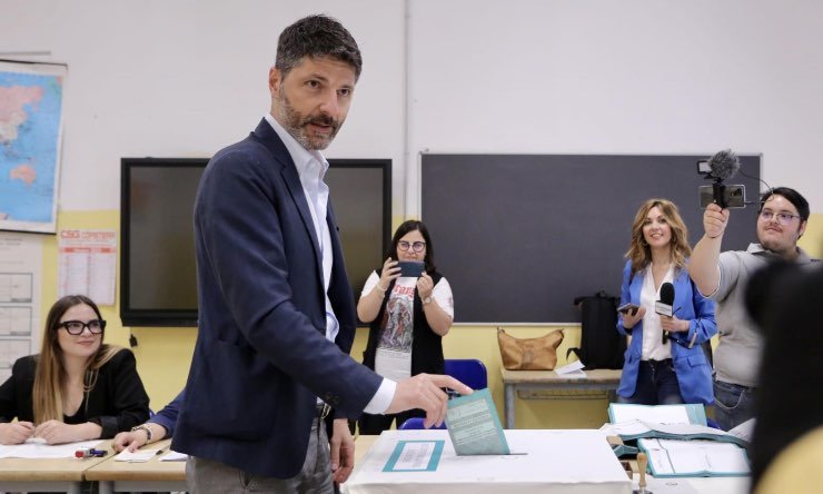 Roberto Gravina al voto a Campobasso