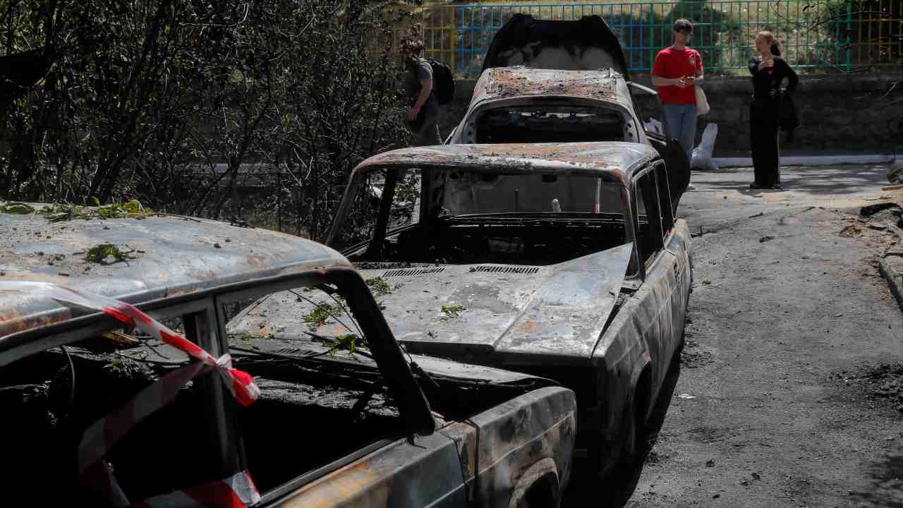 auto danneggiate a Kiev