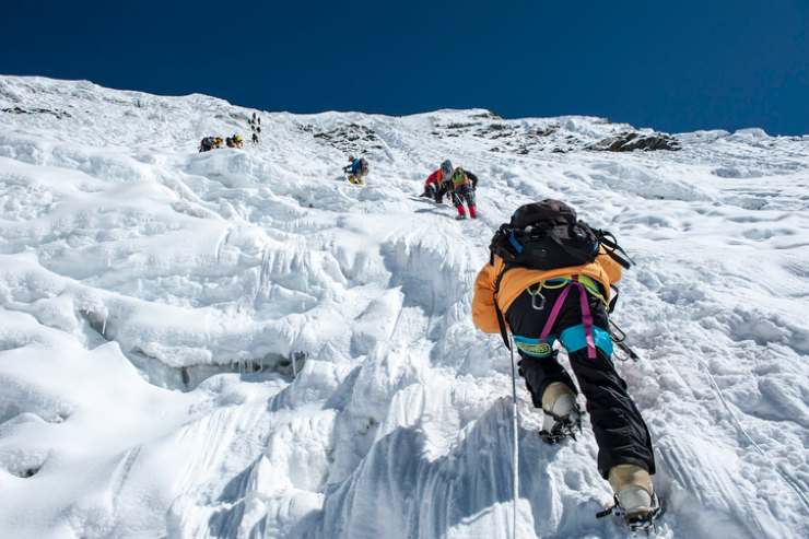 Alpinisti in arrampicata