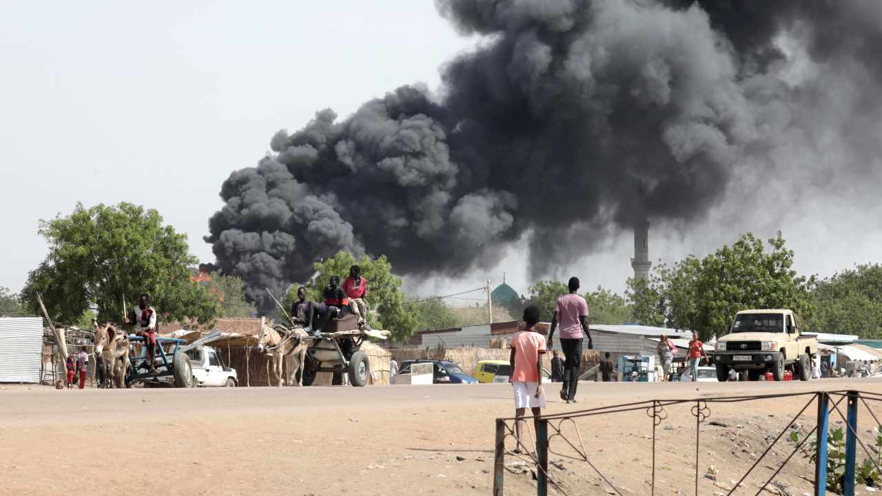 Fumo in villaggio in Sudan