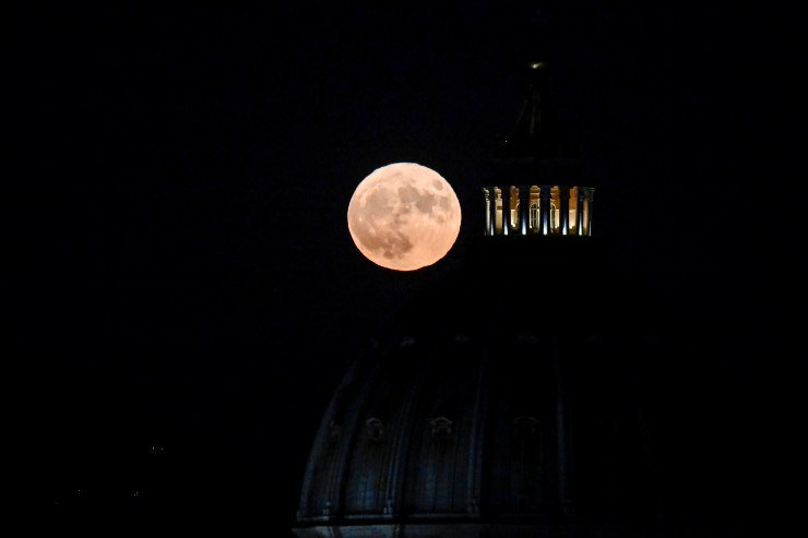 La Superluna vista da Roma