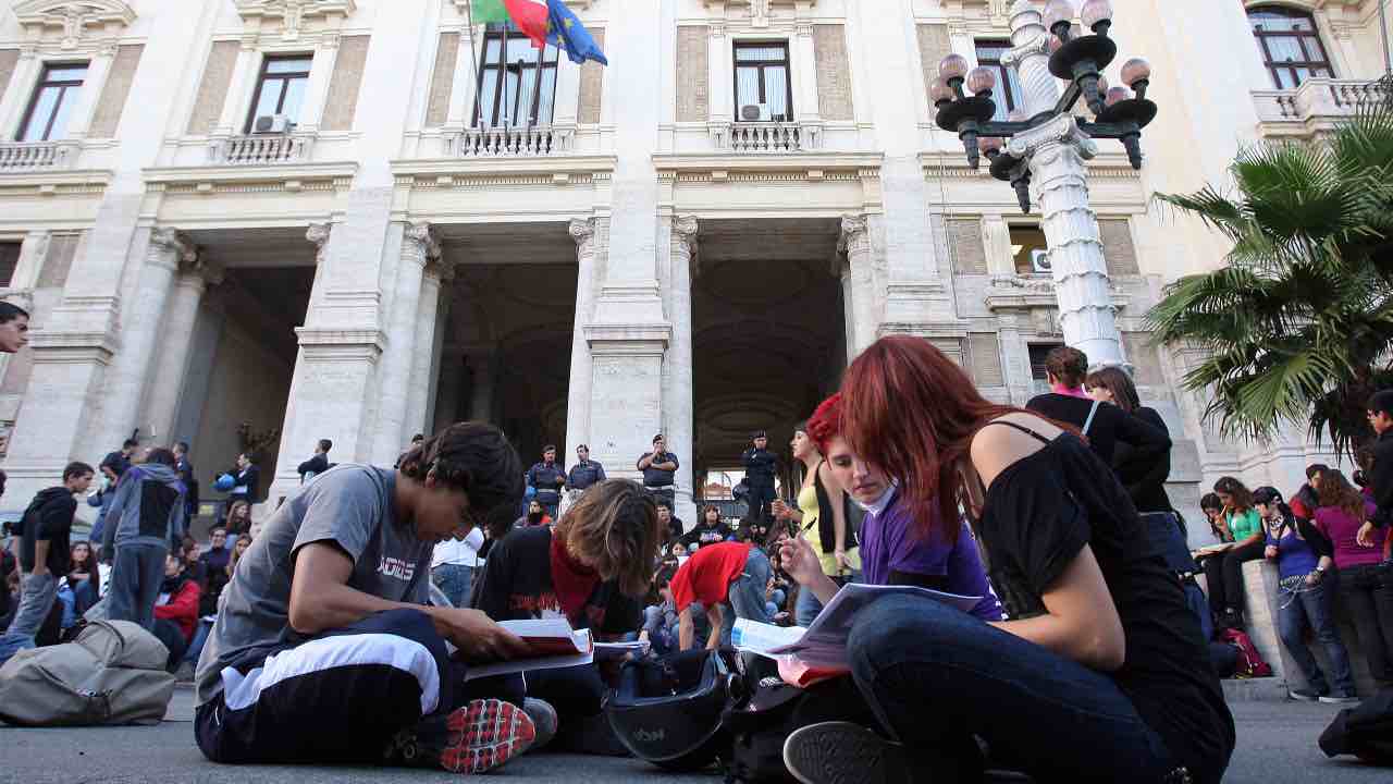 Roma studenti davanti al Ministero