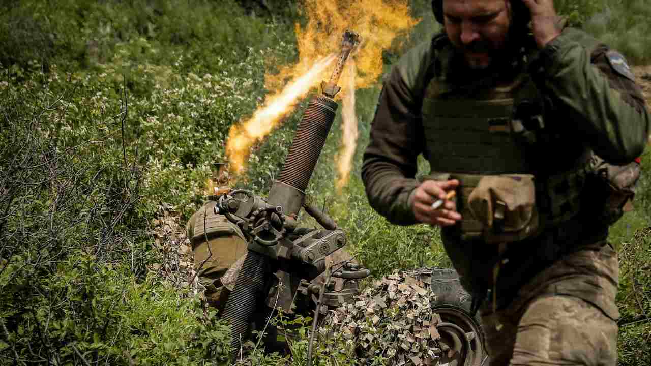 Spari di mortaio esercito ucraino