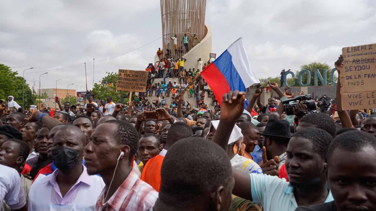 Niamey, Niger, proteste a favore della giunta militare