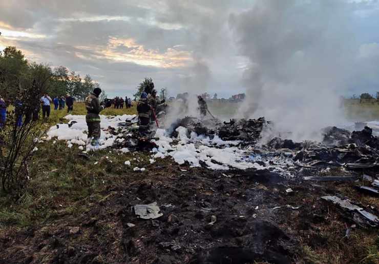 Servizi di soccorso sul luogo dello schianto aereo