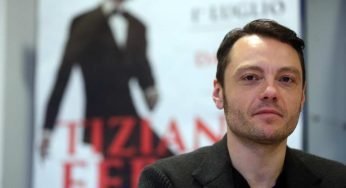 Tiziano Ferro annuncia il divorzio dal marito Victor: “È un momento delicato”