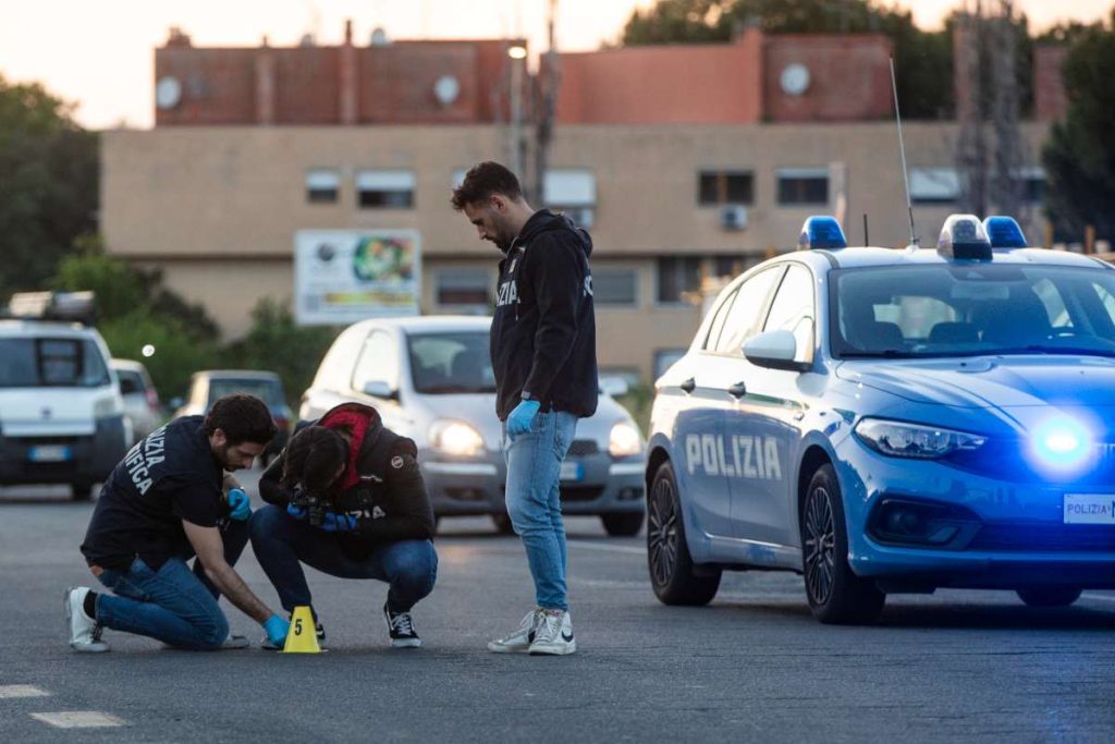 Colpita Da Un Proiettile Vagante, L'81enne è Morta Nella Notte: Caccia ...