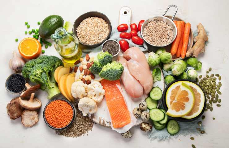 Colesterolo cattivo alto: i 10 alimenti che ci aiutano a tavola